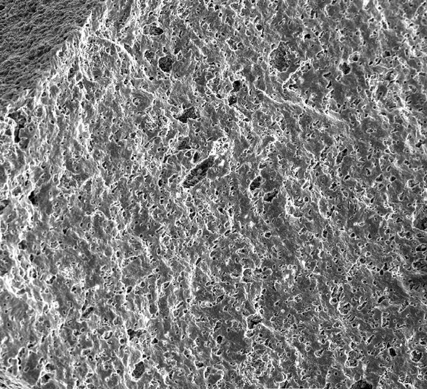 Cerámica industrial al microscopio electrónico, 100 aumentos